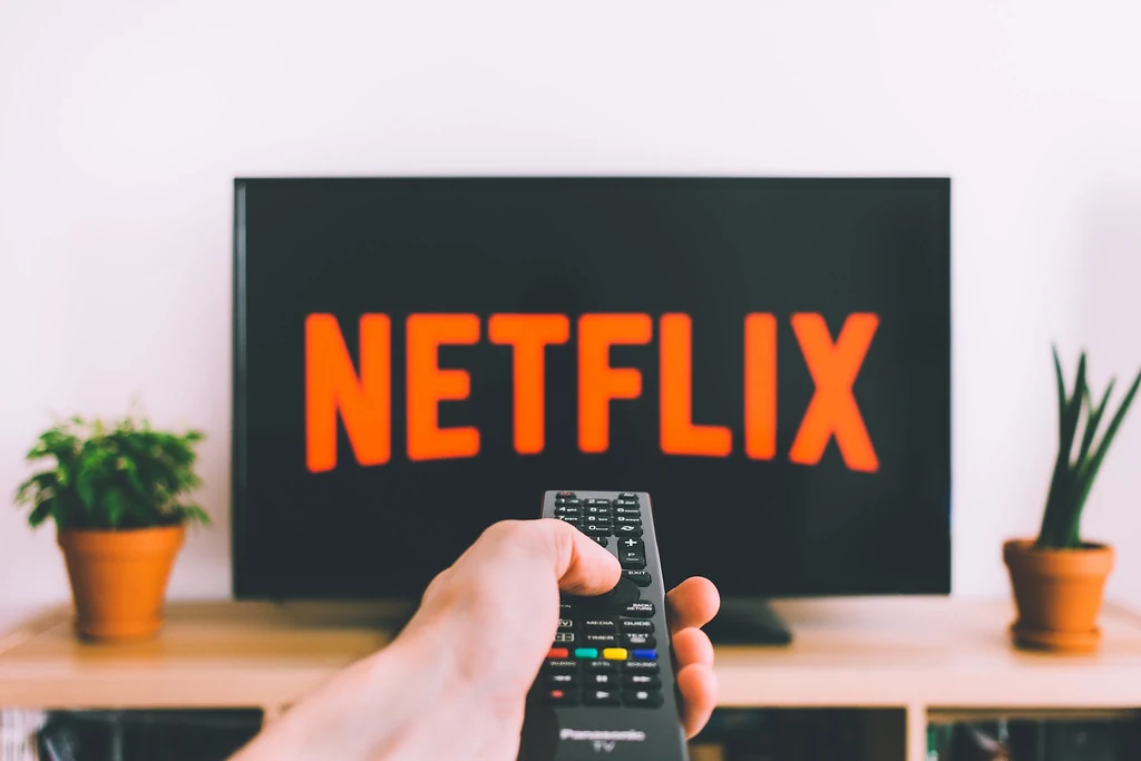 Best Credit Cards for Netflix and Streaming in 2026: The Cash-Back Stack